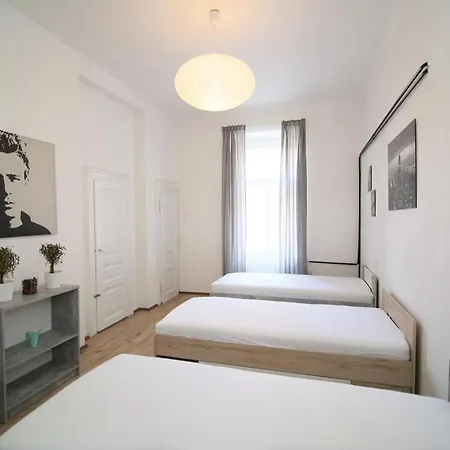 Beautiful Ujezd Apartment *