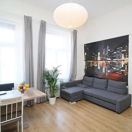 Beautiful Ujezd Apartment *